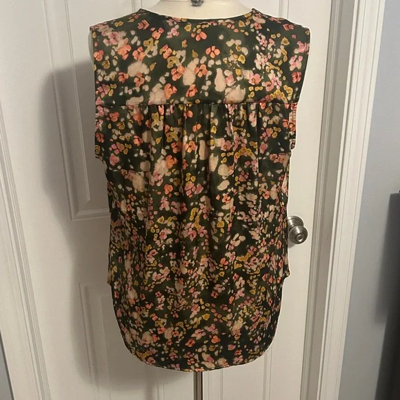 Cabi flashbulb top size large Floral Sleeveless Blouse button down style # 4741 - Picture 2 of 11